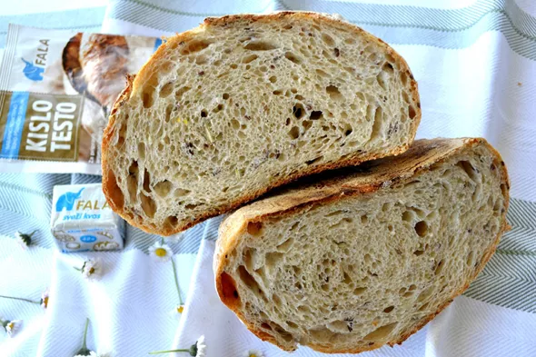Pšenični kruh z rzeno moko in semeni_kislo testo, drozi 3