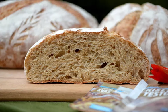 Pšenično pirin kruh s sezamom