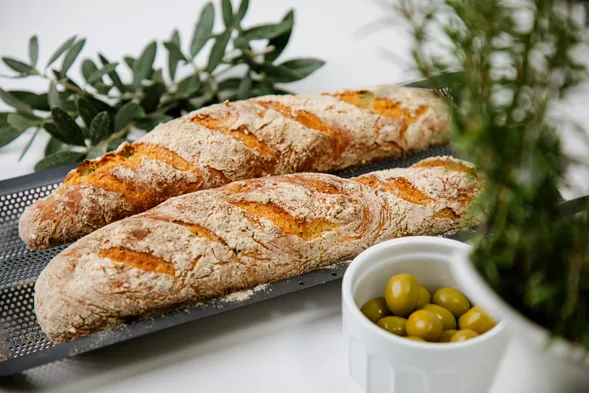 Bageta z olivami in rožmarinom