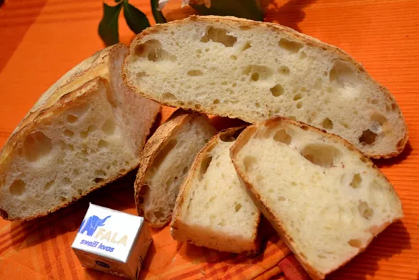 Beli kruh s kislim testom