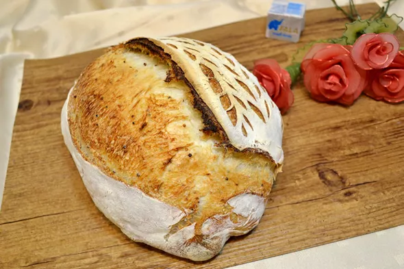 Beli kruh s semeni kvinoje 1_Kislo testo Fala