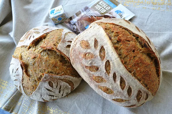Psenicni kruh z rzeno moko in semeni maka, kvinoje_Fala kislo testo 4