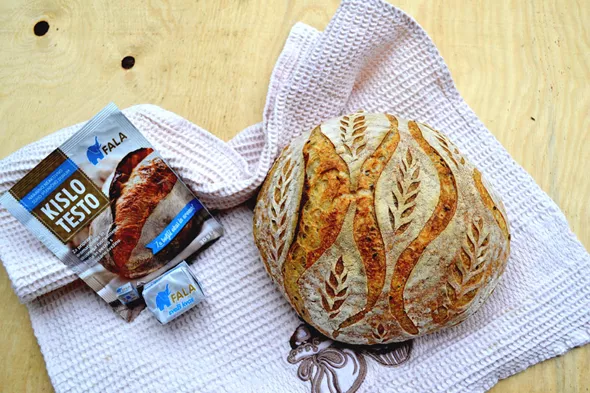 Krompirjev kruh s pšenično, pirino in koruzno moko s semeni