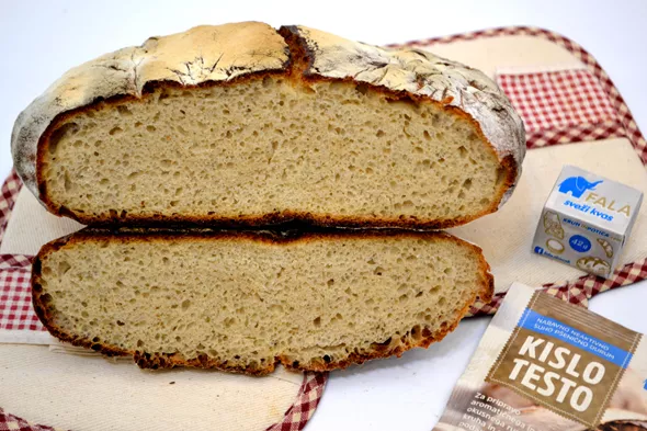 Pirin kruh z arasidovim maslom_Fala kislo testo 4