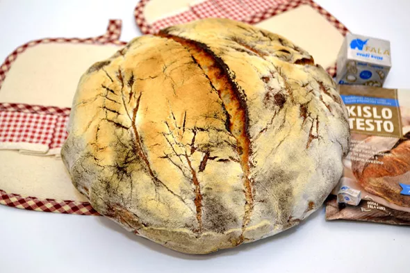 Pirin kruh z arasidovim maslom_Fala kislo testo 2