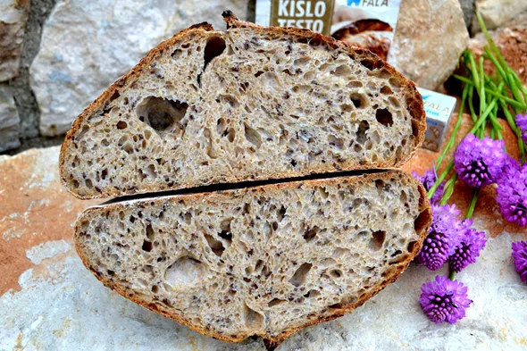 Pirin polnozrnati kruh s semeni_Fala Kislo Testo 3