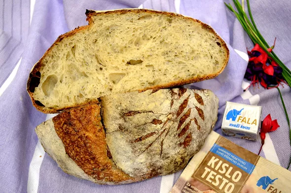Mesan pirin kruh z drobnjakom_Fala Kislo Testo 5