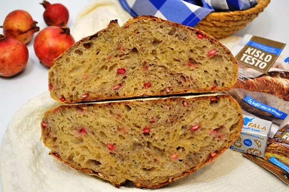 Kruh z granatnim jabolkom_Fala Kislo Testo 5