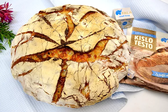Pirin kruh z arasidovim maslom in mocarelo_Fala Kislo Testo 1