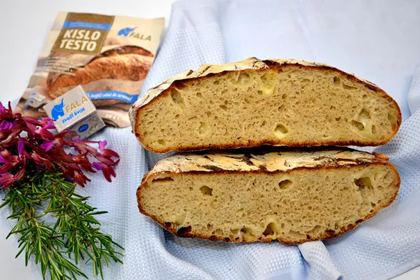 Pirin kruh z arasidovim maslom in mocarelo_Fala Kislo Testo 3